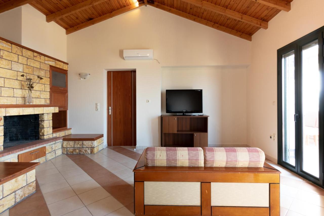 Papadeas Villas Megali Mantineia Exterior photo